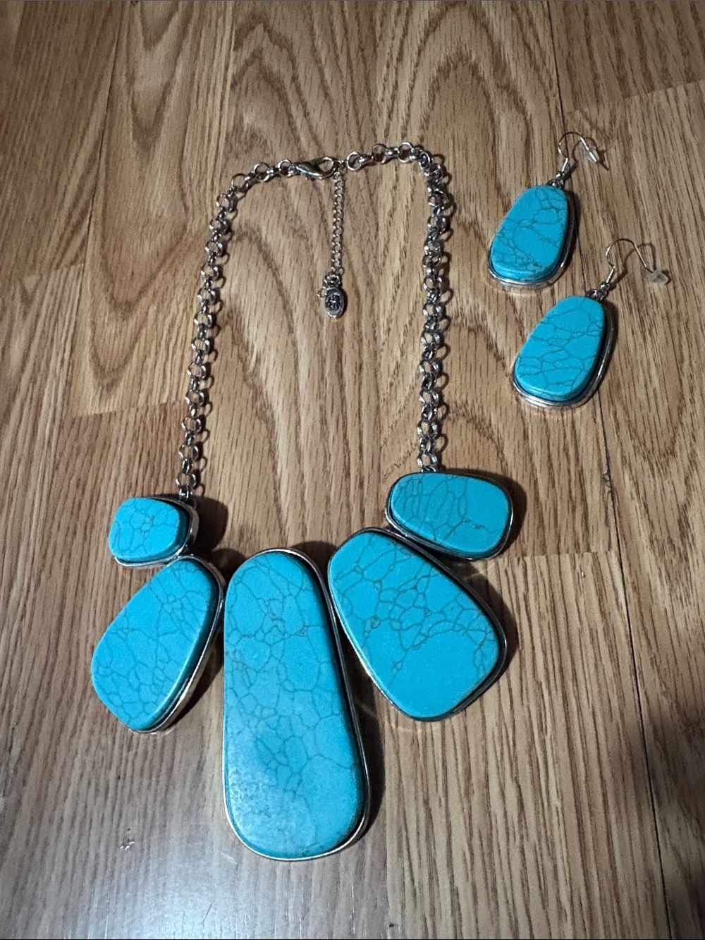 PAPARAZZI MONUMENTAL ZI COLLECTION WITH MATCHING EARRINGS SET